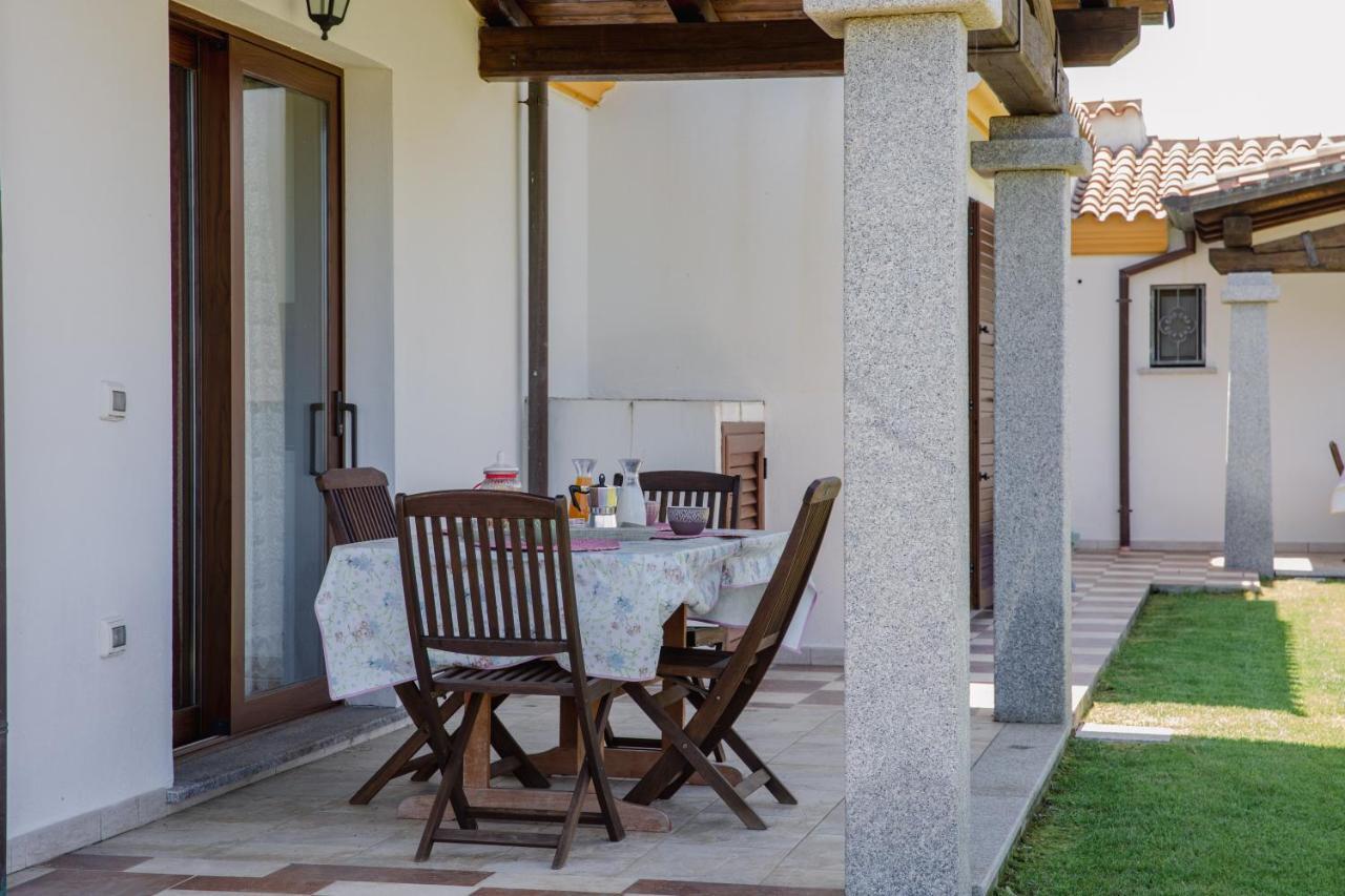 Le Residenze Di Baia Sant'Anna Villa Tanaunella Exterior foto