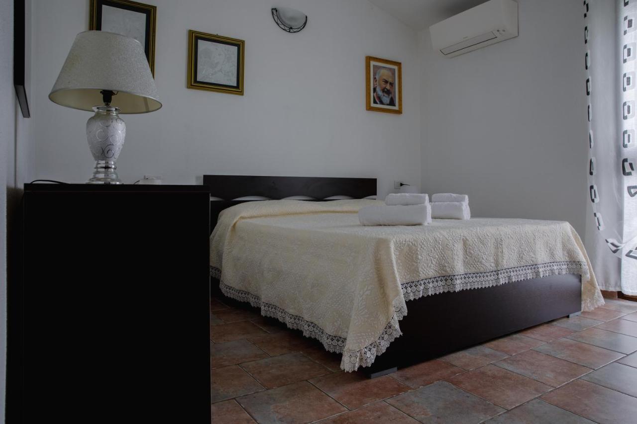 Le Residenze Di Baia Sant'Anna Villa Tanaunella Exterior foto